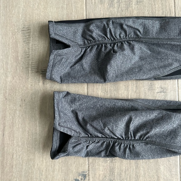 LULULEMON leggings with ruching detail at ankles - Picture 4 of 6